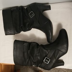 Women's black boots size 8